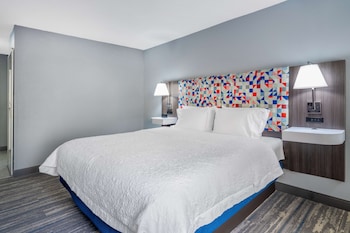 Room, 1 King Bed, Mobility Accessible, Microwave