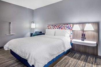 Room, 1 Queen Bed, Mobility Accessible, Microwave
