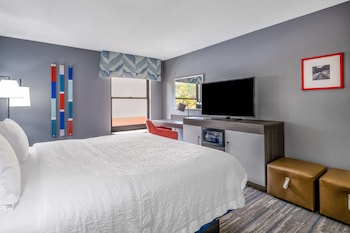 Room, 1 King Bed, Mobility Accessible, Microwave