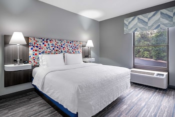 Suite, 1 King Bed with Sofa bed, Kitchenette