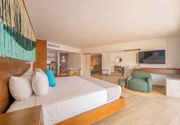 Royal Suite King Partial Ocean View