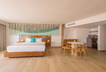 Royal Suite King Partial Ocean View