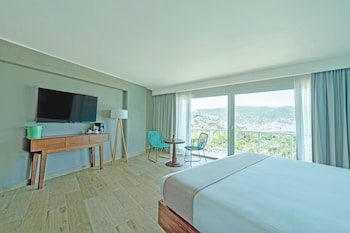 Confort King Partial Ocean View