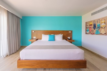 Confort King Partial Ocean View