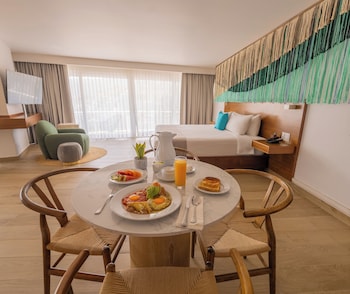 Royal Suite King Partial Ocean View