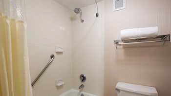 Standard Room, 1 Queen Bed, Accessible, Bathtub