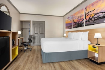 Room, 1 King Bed, Accessible, Non Smoking (Mobility)