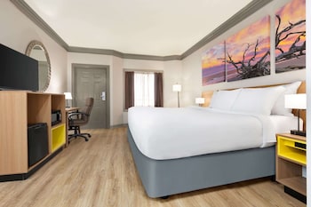 Standard Room, 1 King Bed