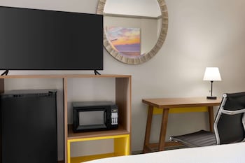 Room, 2 Queen Beds, Accessible, Non Smoking (Mobility, Bathtub w/ Grab Bars)
