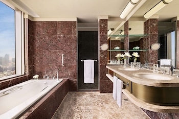 Horizon Premier King Room