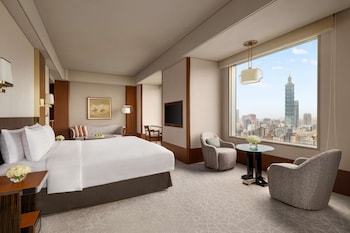 Horizon Premier King Room