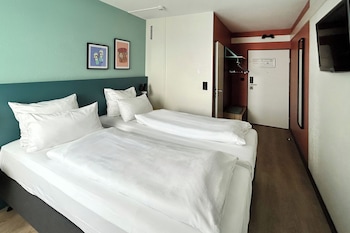 Standard Room, 2 Twin Beds, Garden View