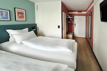 Standard Room, 2 Twin Beds, Garden View