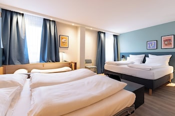 Standard Room, 1 Queen Bed, Accessible