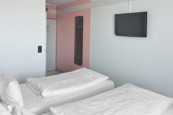 Standard Room, 2 Twin Beds, Garden View
