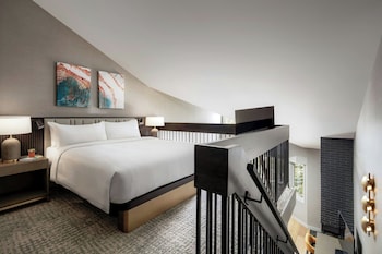 Black Diamond Club, Concierge Lounge Access, Loft Suite, 1 King Bed