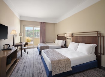 Junior Suite, Multiple Beds