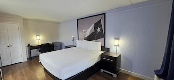Room, 1 King Bed, Accessible, Non Smoking (Tub with Grab Bars)