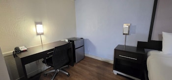 Room, 1 King Bed, Accessible, Non Smoking (Tub with Grab Bars)