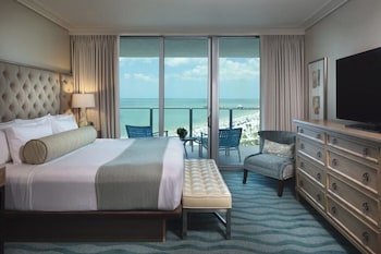 Suite, 1 King Bed with Sofa bed, Kitchen (Spacious, Gulf View)
