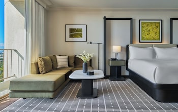 Deluxe One Bedroom Suite