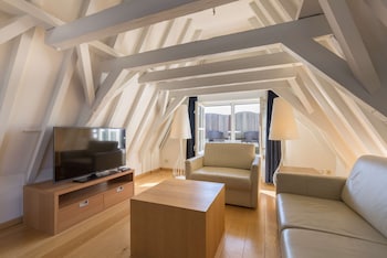 Suite, Terrace (Feature)