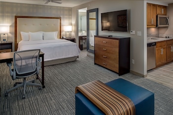 Deluxe Studio, 1 King Bed, Non Smoking