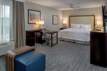 Deluxe Studio, 1 King Bed, Non Smoking