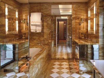 Suite (Serenissima)