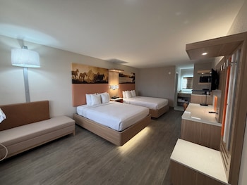 Standard Room, 2 Queen Beds, Non Smoking
