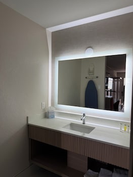 Standard Room, 2 Queen Beds, Non Smoking