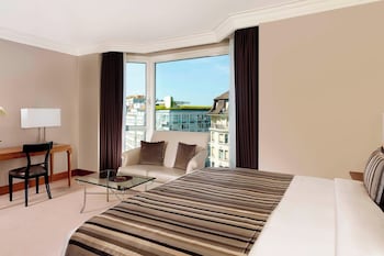 Executive Room, 1 King Bed, City View