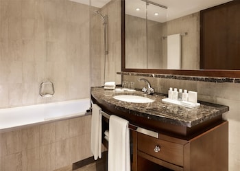 Executive Room, 1 King Bed, City View