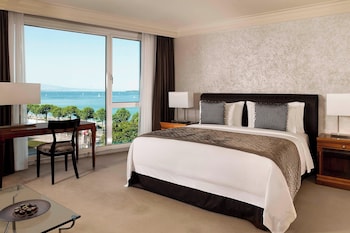 Executive Room, 1 King Bed, Lake View