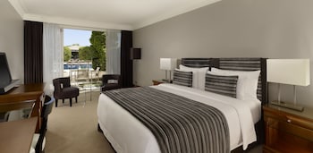 Premium Room, Partial Lake View