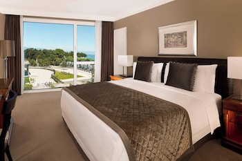 Junior Suite, 1 King Bed, Lake View
