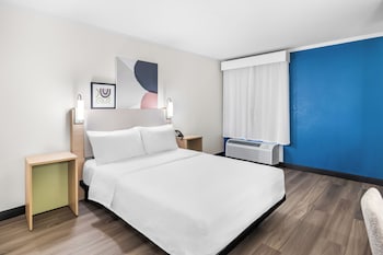 Room, 1 Queen Bed, Accessible (Mobility & Hearing, Roll-in Shower)