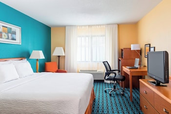 Room, 1 King Bed, Hearing Accessible (Roll-in Shower)