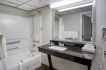 Standard Room, 1 Queen Bed, Accessible, Non Smoking