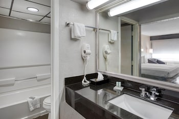 Standard Room, 1 King Bed, Non Smoking, Refrigerator