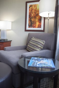Room, 1 King Bed, Refrigerator