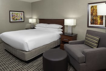 Room, 1 King Bed, Refrigerator, Corner