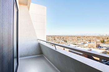 Club Room, 2 Queen Beds, City View