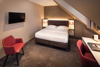 Comfort Room, 1 Queen Bed, City View (Mini)