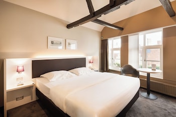 Comfort Room, 1 Queen Bed, City View (Mini)