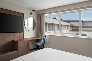 Standard Room, 1 King Bed
