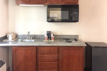 Deluxe Room, 2 Queen Beds, Kitchenette, Non-Smoking