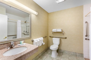 Accessible Room, 2 Queen Beds, Roll-In Shower, Non Smoking