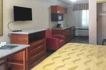 Deluxe Room, 1 King Bed, Kitchenette, Non-Smoking