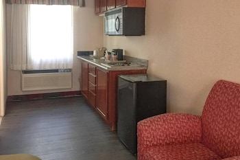 Deluxe Room, 2 Queen Beds, Kitchenette, Non-Smoking